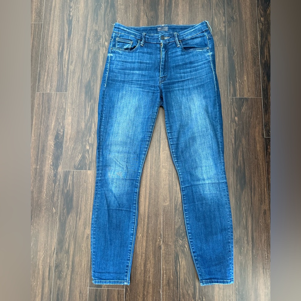 Mother high waisted looker ankle blue jeans size 26.